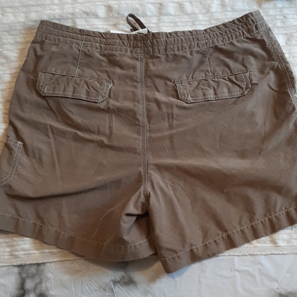 Columbia women's shorts, size M petite - Picture 3 of 5